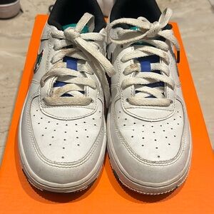 Boys Size 1 Nike airforces